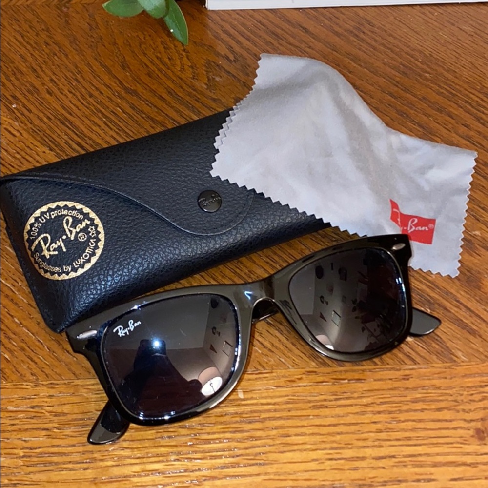 Ray-Ban Wayfarer Black Sunglasses